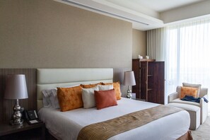 bedroom with king size bed
