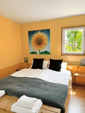 Schlafzimmer mit Doppelbett (160x210cm)