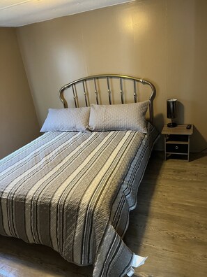 Bedroom 1 Queen bed 
