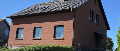 Ferienwohnung befindet sich im Obergeschoss des Hauses