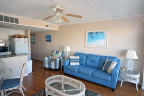 Ocean Terrace 307 Living-Room