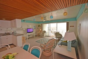 Beachloft 1-D Oceanfront Living Area