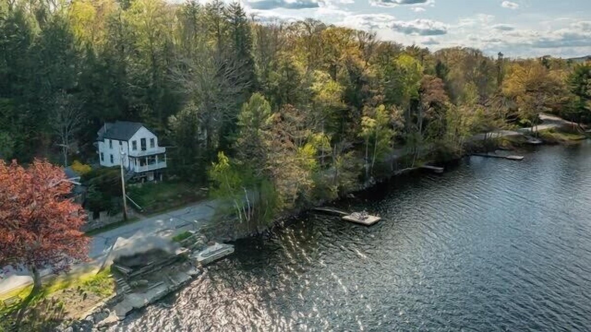 1920’s Cozy Cabin on Megunticook Lake