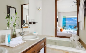 Bathroom w Shower and Jacuzzi Tub