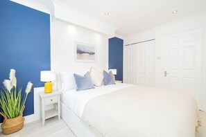 with a luxurious orthopaedic king size bed to relax in