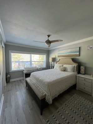 Queen size bed with private bathroom