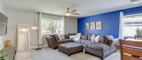 Sarasota Vacation Rental | 2BR | 1BA | 852 Sq Ft | Step-Free Access