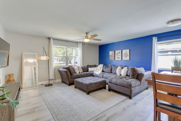 Sarasota Vacation Rental | 2BR | 1BA | 852 Sq Ft | Step-Free Access