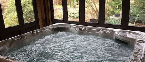 indoor 8 person hot tub ( private use)