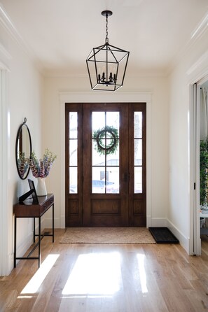 Sunny and spacious foyer