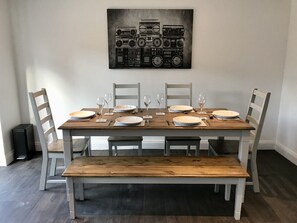 Dining room table for 8 people 