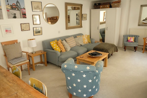 Living Room / Lounge