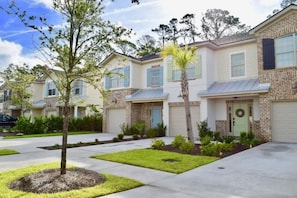 You will love the tranquil surroundings of Mariners Landing.