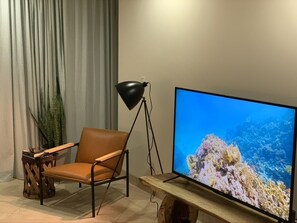 Enjoy Netflix, Prime video, ESPN and Youtube on this large, HD smart tv. 