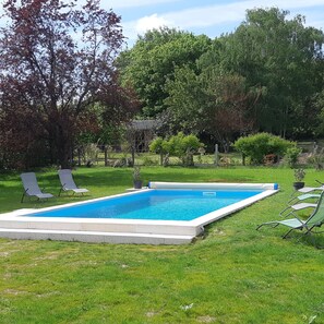 piscine chauffée 8 m par 4 m. 