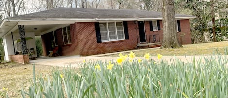 One story house in desirable old Oxford neighborhood