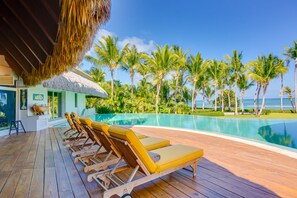 Beachfront Villa with Unique Views, Outdoor Furniture and Bocce Court