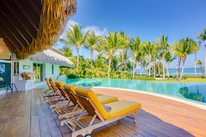 Beachfront Villa with Unique Views, Outdoor Furniture and Bocce Court