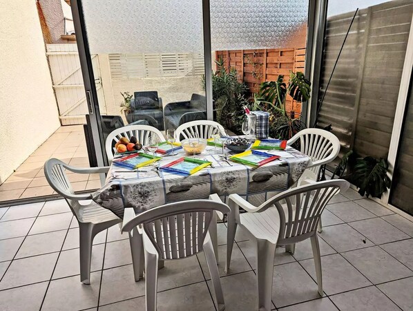 Outdoor dining