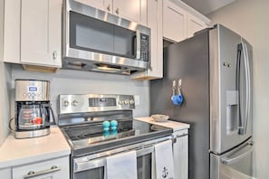 Fully Equipped Kitchen | Complimentary Coffee