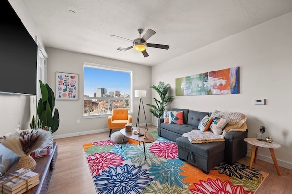 "The perfect stay!!! The house was clean, super cute, and very comfortable!! Communication was great and made everything so easy!! Can't wait to come back!"
