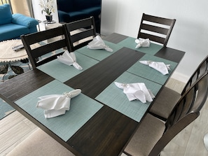 Dining table comfortably seats 6