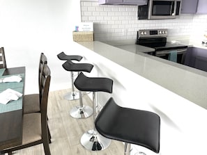 Breakfast bar seats additional 4