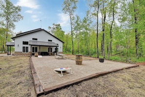 Outdoor game area / fire pit.