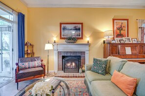 Living Room | Smart TV