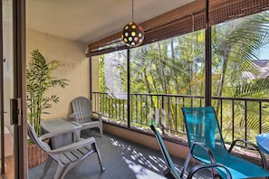 Screened Lanai | Outdoor Amenities