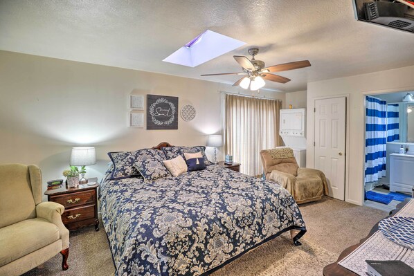 Akron Vacation Rental | Studio | 1BA | 310 Sq Ft | Stairs Required