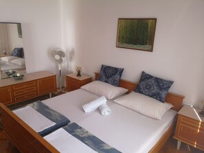 Schlafzimmer 2