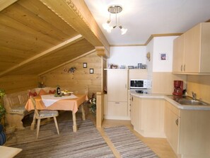 Ferienwohnung für 4 Personen mit 2 Schlafzimmer, Balkon, 67 qm-Wohnküche