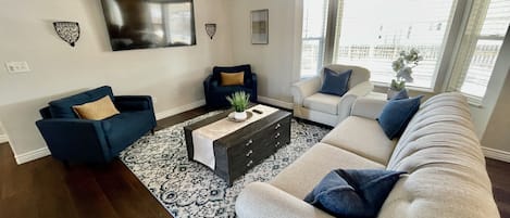 Living room 1 - Main floor, open concept, smart TV, lots of seating.