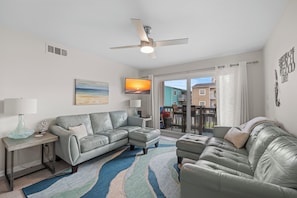 Living Room - Smart TV w/Netflix, WIFI throughout condo, Ceiling Fan