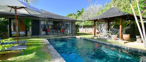 Elegant Villa with pool 100 % privacy in Mauritius to rent