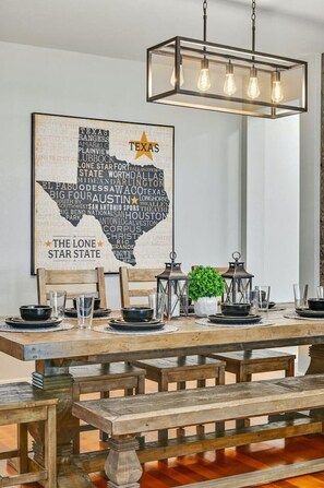 Plenty of seating for everyone to enjoy dinner together!