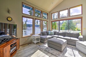 Living Room | Lake Views | Free WiFi