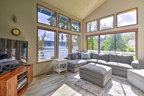 Living Room | Lake Views | Free WiFi