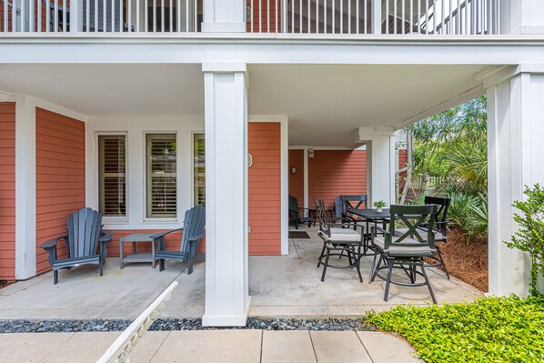 Oversized Wraparound Patio