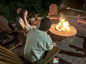 Experience summer nights at Smoky Oak Lodge roasting s’mores by the fire pit.