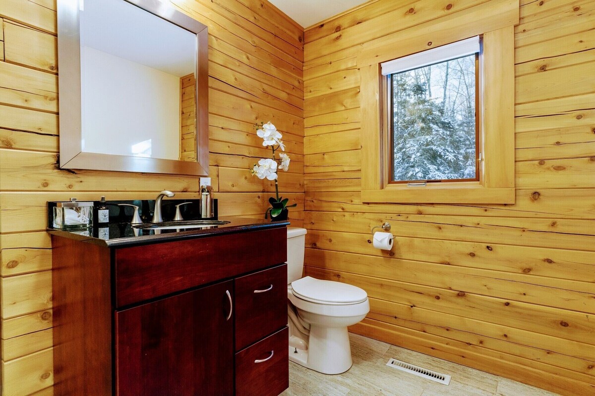 Luxury White Mountain Adventure Cabin & Sauna
