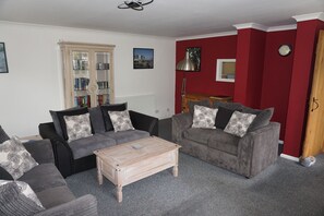 Lower Carlane Lounge -2