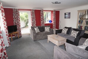 Lower Carlane Lounge -1