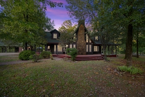 Country Luxury Cabin on Spacious 1.67 Acres