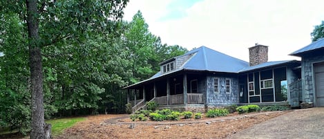 Canyon Hideaway Cottage - Summer Views :)