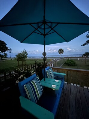 Stunning views while sipping coffee or cocktails. 
