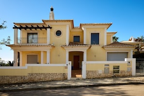 Double-storey yellow Villa Minamar