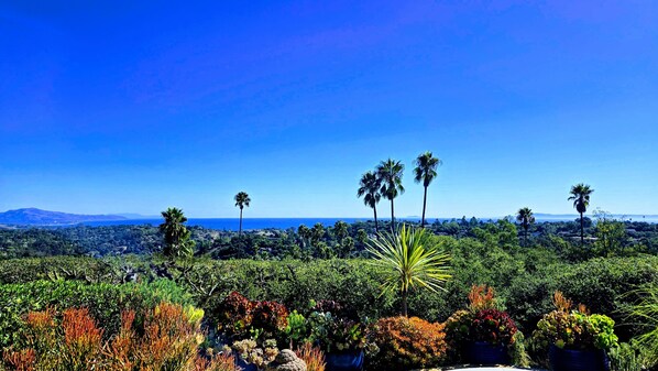 Blissful ocean, island, forest & city views from your private home, deck & spa.