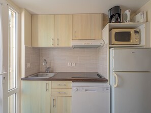 Whip up a meal in the kitchenette.